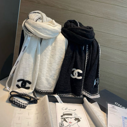 Monochrome Edge Accent Scarf