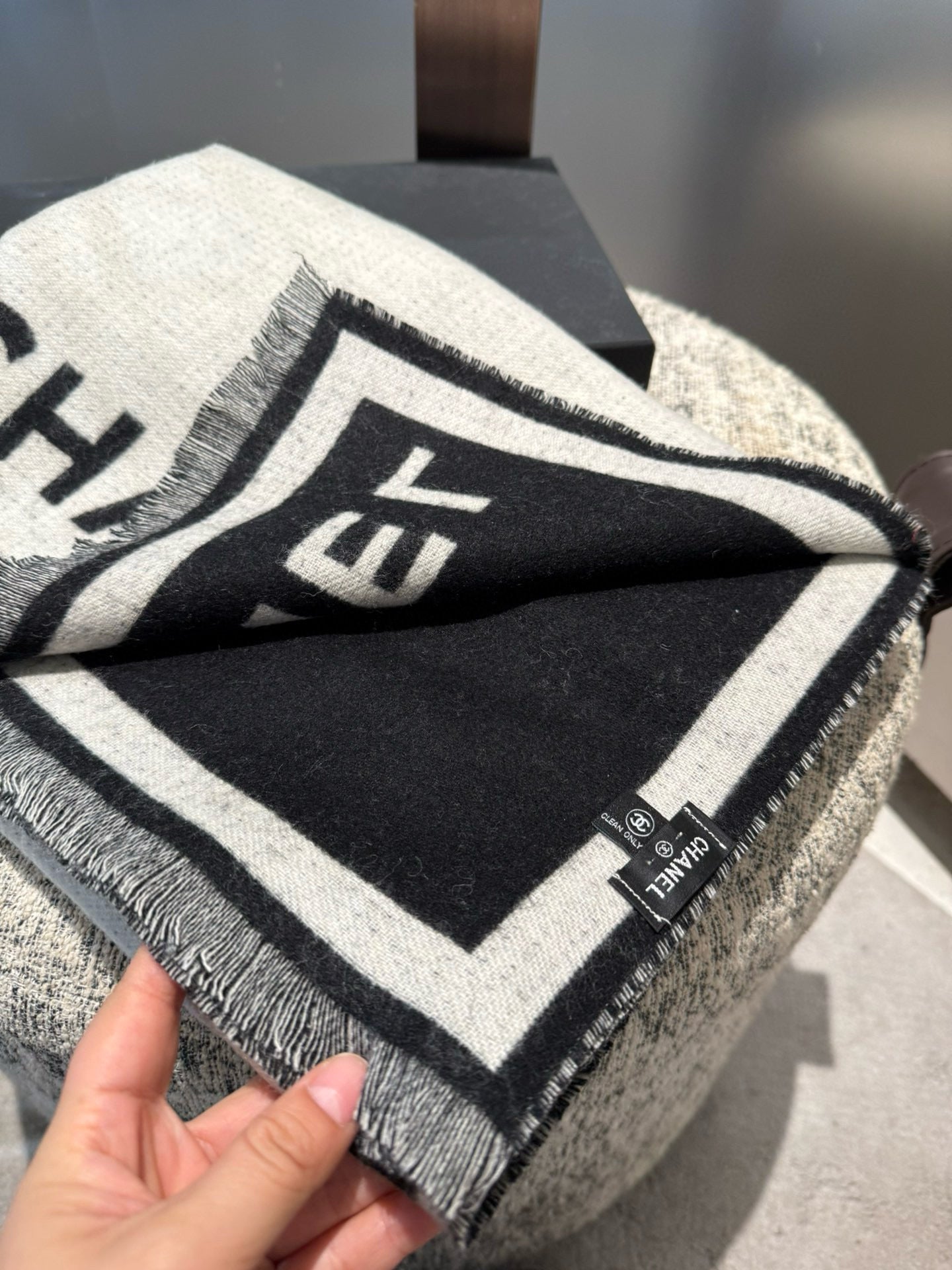 Soft Knit Two-Tone Edge Scarf