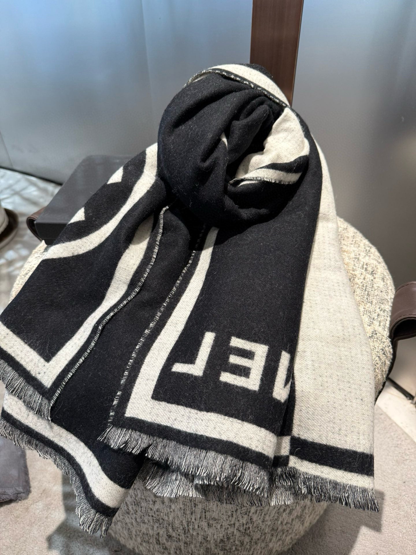 Soft Knit Two-Tone Edge Scarf