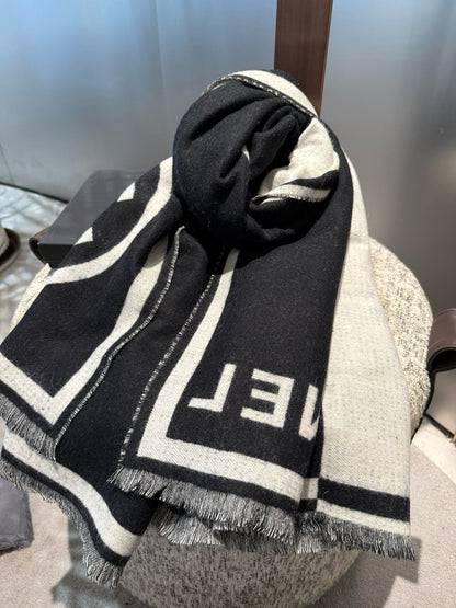 Soft Knit Two-Tone Edge Scarf