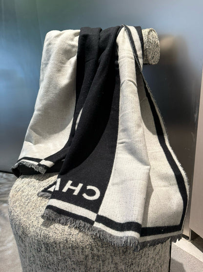 Soft Knit Two-Tone Edge Scarf
