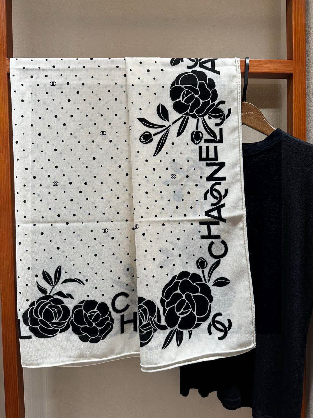Classic Dot & Blossom Edge Silky Scarf