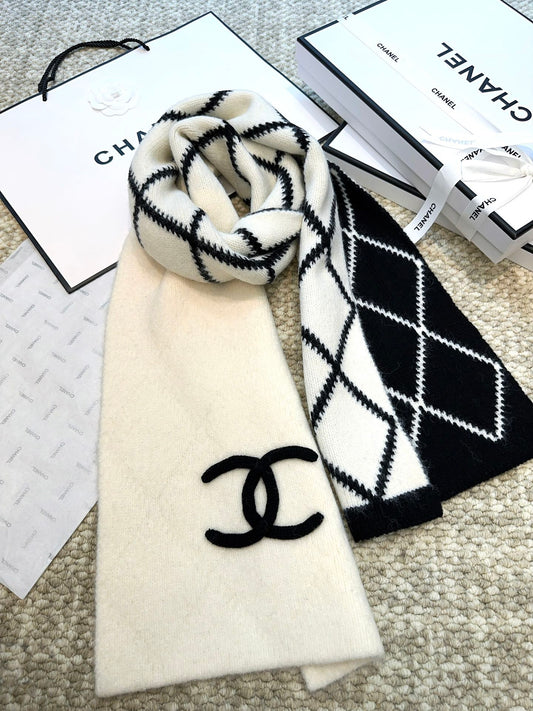 Classic Dual-Color Checkered Scarf