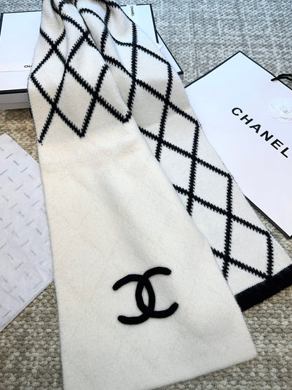 Classic Dual-Color Checkered Scarf