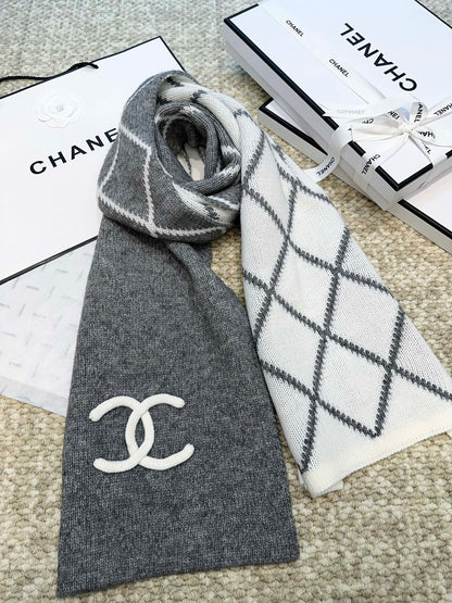 Classic Dual-Color Checkered Scarf
